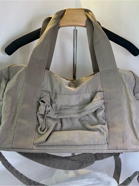 Gaiam Gray Washed Nylon Gym Bag Grip Type Zipper Compartments Versatile Durable